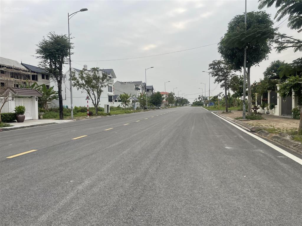 Chuyển nhượng nhà thô anh dũng 7  dương kinh .
diện tích  180m2 mặt đường 25m