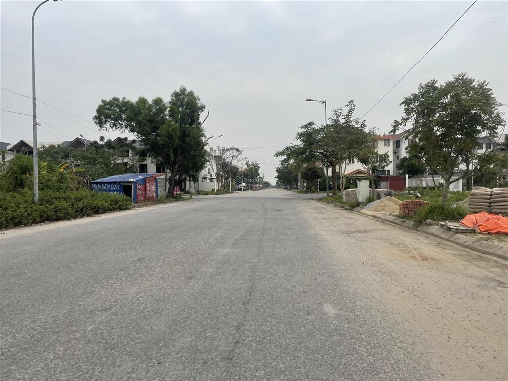 Chuyển nhượng nhà thô anh dũng 7  dương kinh .
diện tích  180m2 mặt đường 25m