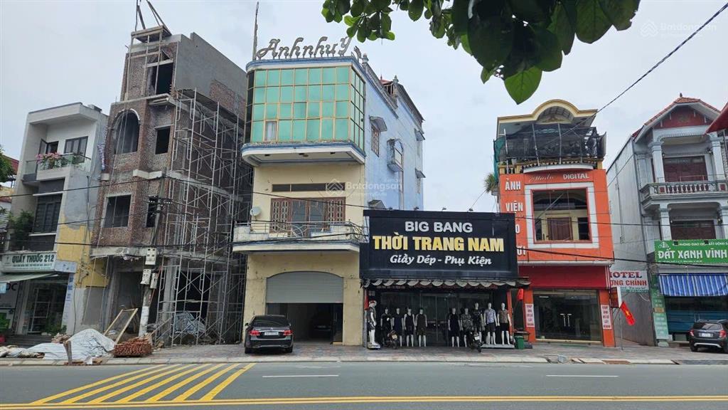 Chuyển nhượng căn nhà 4 tầng mặt đường ql 10 cạnh ngay bờ hồ vĩnh bảo. diện tích 112m2 ngang 6.8m