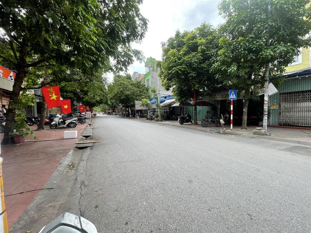 Nhà mặt đường nguyễn công hoà, 40m2 xây 4 tầng, vỉa hè 5m, vị trí đẹp kinh doanh. giá 8.3 tỉ