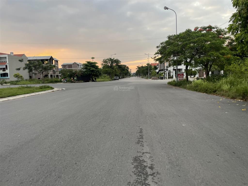 Bán căn biệt thự song lập anh dũng 7  hưng đạo!
vị trí mặt đường 25m nối cầu rào 3