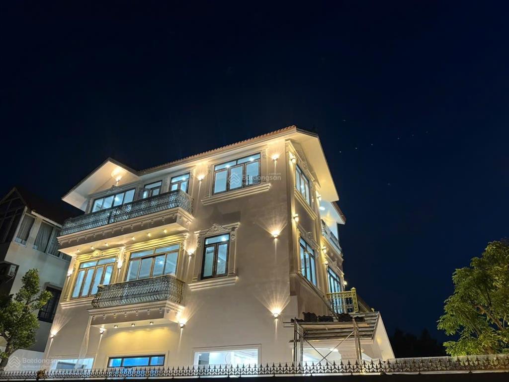 Bán căn biệt thự song lập anh dũng 7  hưng đạo!
vị trí mặt đường 25m nối cầu rào 3