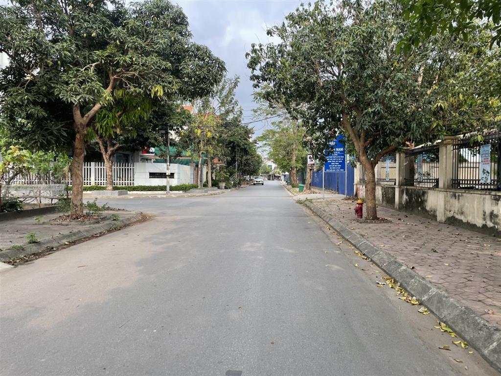 Chuyển nhượng 330m2 đất bt anh dũng 3. đường vỉa hè 12m, hướng tây tứ trạch. giá chỉ nhô 30tr/m2