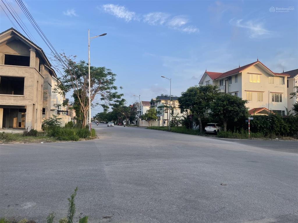 Chuyển nhượng 180m2 đất nền anh dũng 7  dương kinh (hưng đạo). nằm trên tuyến đường 25m