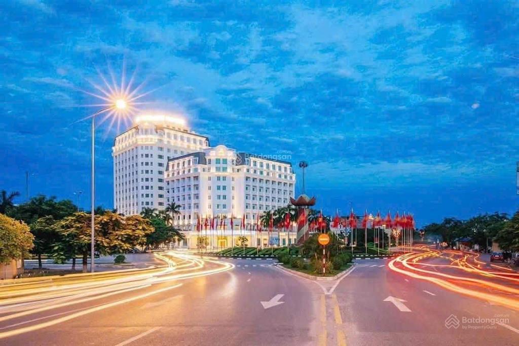 Chuyển nhượng 360m2 đất mặt đường phạm văn đồng. vị trí đẹp gần nút giao vòng xuyến cầu hải thành