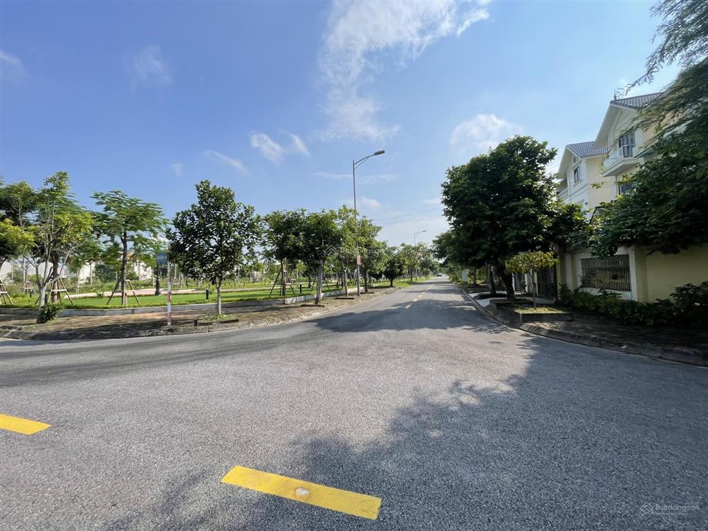 Chuyển nhượng lô góc 200m2 đất nền anh dũng 7  hưng đạo. vị trí đẹp  giá tốt!