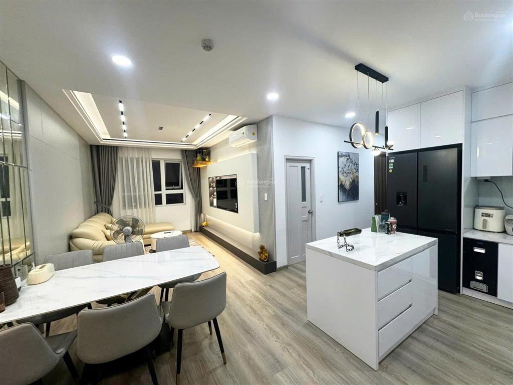 Bán gấp căn hộ chung cư icon 56, q4, dt 79,47m2, 2pn2wc, giá 2 tỷ 150, nội thất đẹp, shr