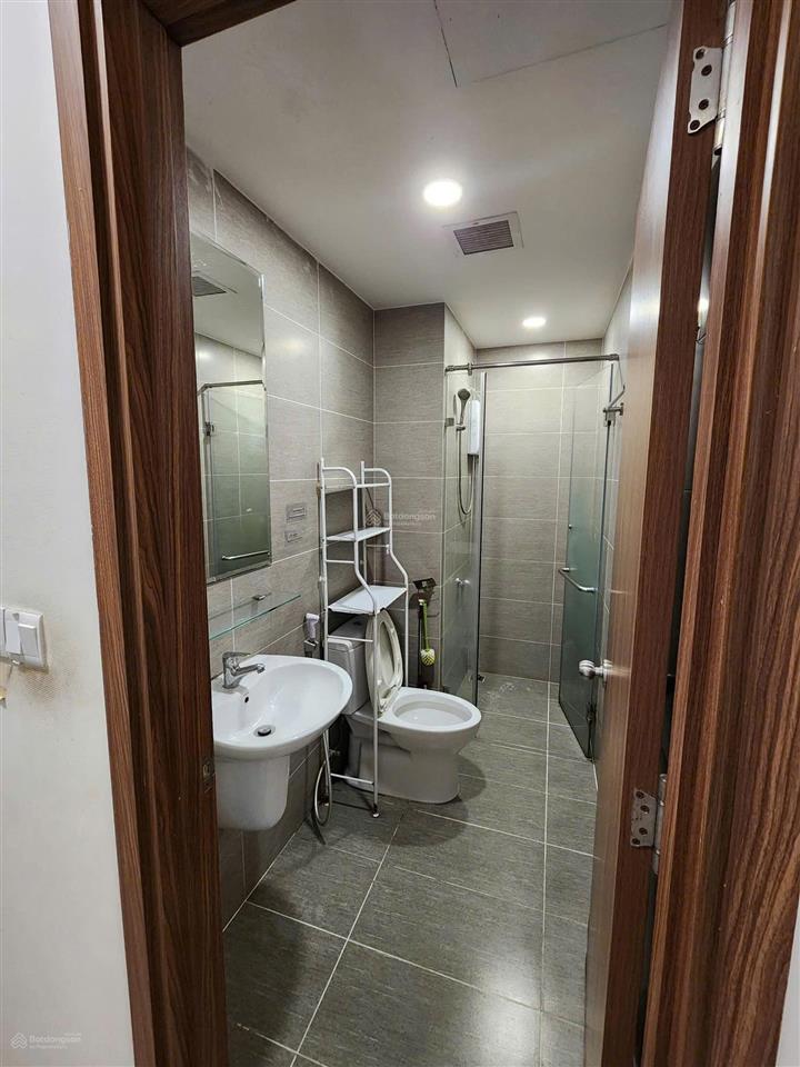 Bán gấp căn hộ chung cư icon 56, q4, dt 79,47m2, 2pn2wc, giá 2 tỷ 150, nội thất đẹp, shr