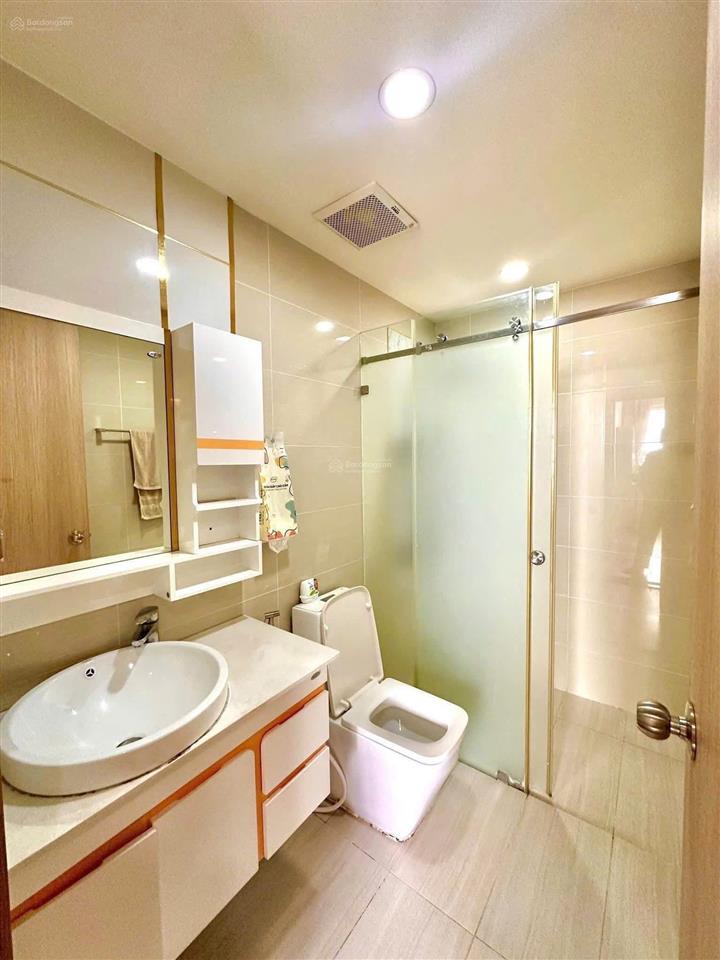 Chủ gửi bán gấp căn hộ ch remax plaza, dt 81m2 gồm 2pn2wc, giá 1 tỷ 980, có nội thất, shr