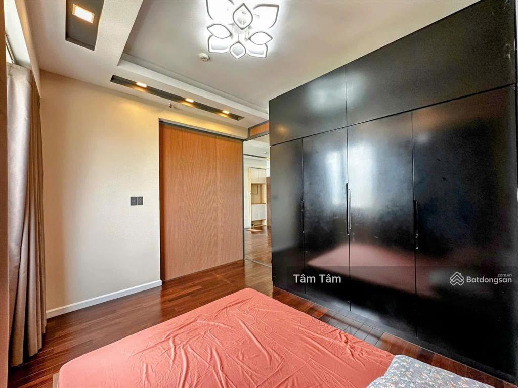Gấp! chủ cần bán cc chánh hưng giai việt q8, dt 82m2, 2pn2wc, nội thất để lại, shr