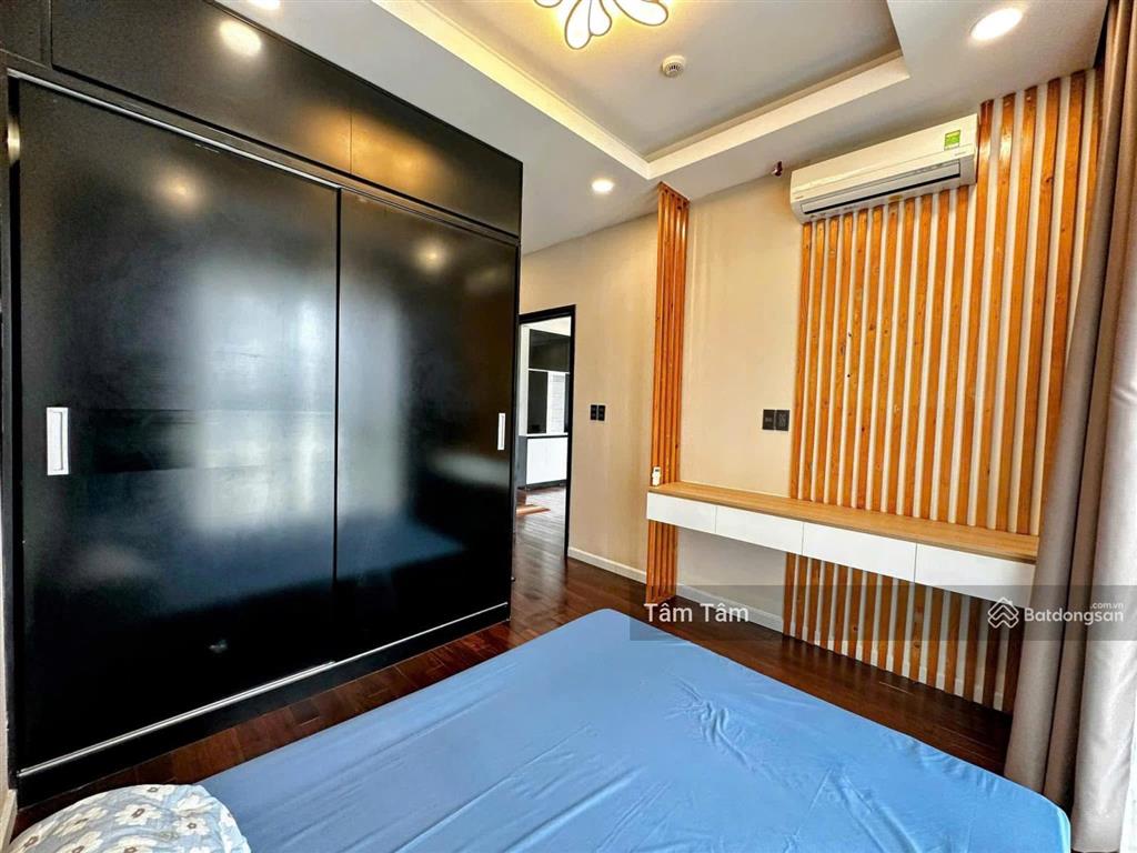 Gấp! chủ cần bán cc chánh hưng giai việt q8, dt 82m2, 2pn2wc, nội thất để lại, shr