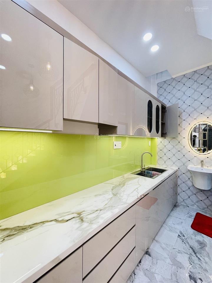 Nhà đẹp mới về vị trí cực đẹp  xe hơi đỗ cửa. 4.xxty