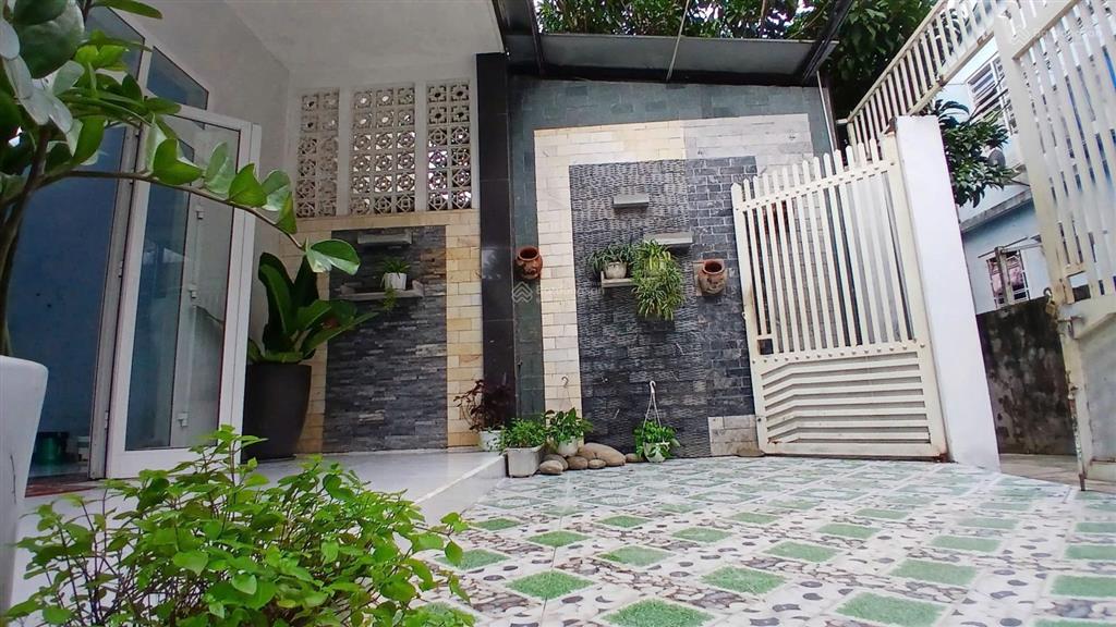 Nhà cấp 4 kiệt trần xuân lê diện tích lớn 135m2 chỉ sau lưng nhà mt