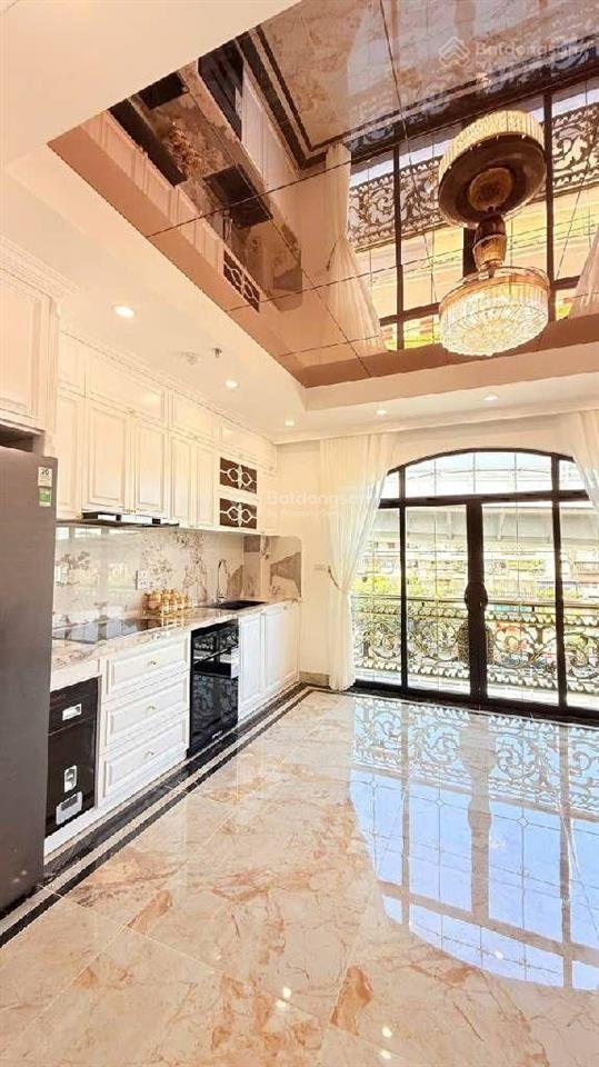 Bán nhà mặt phố dại la trung tâm xầm uất