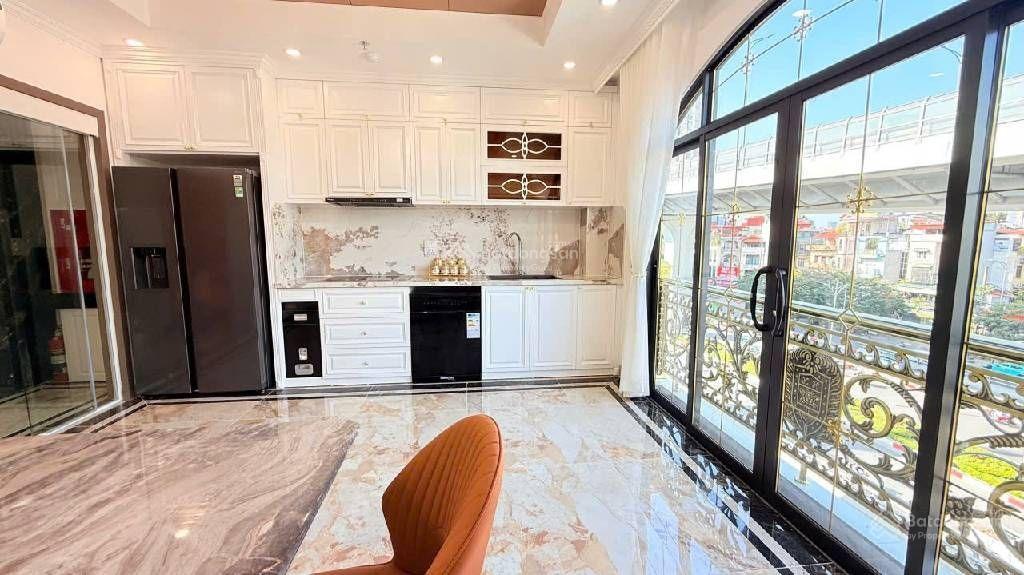 Bán nhà mặt phố dại la trung tâm xầm uất