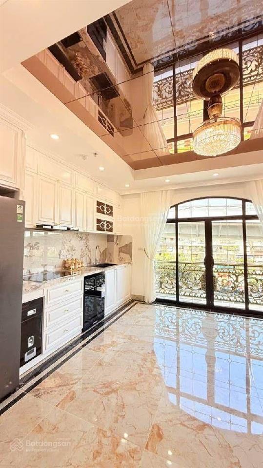 Bán nhà mặt phố dại la trung tâm xầm uất