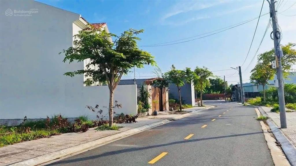 Bán đất dt 2959m2 có 111m2 thổ cư, mặt tiền đường nhựa. gần vòng xoay tl44b tam phước long điền