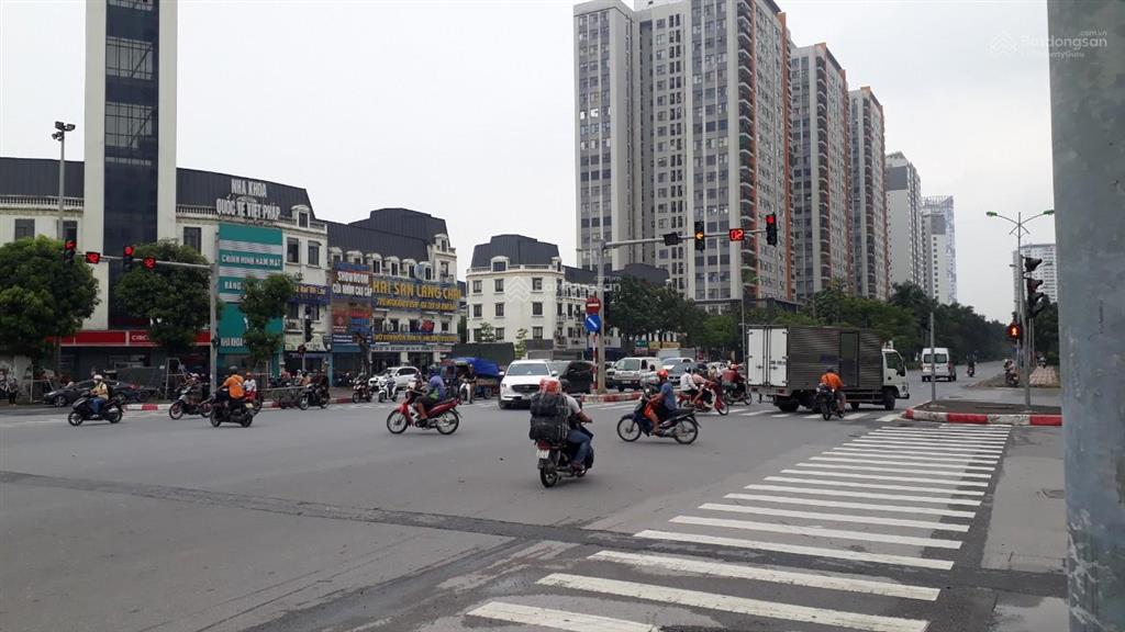 Liền kề văn phú mặt phố chân tháp đồng hồ