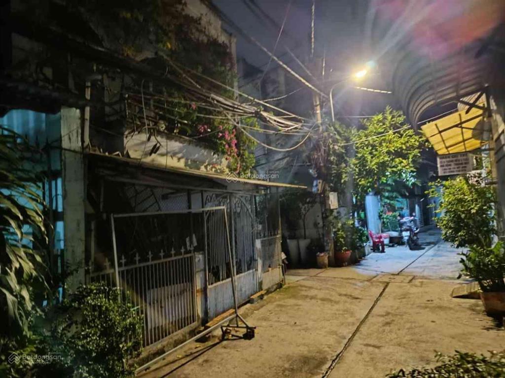 Nhà cũ 2 tầng tiện xây mới hẻm thông 45m2 ngang 4,5m nở hậu phạm thế hiển. 3,33 tỷ