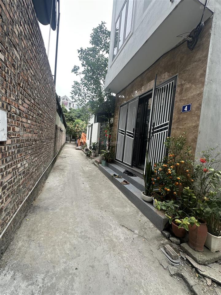 Bán đất sau chợ thạch bàn ngõ thông cách 10m ra tđc vỉa hè ô tô tránh giá 138tr/m