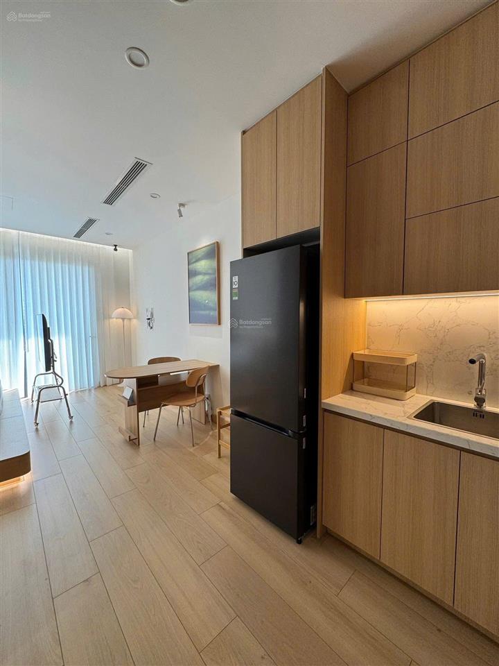 Chính chủ bán căn studio view quảng trường, đủ nội thất đang thanh toán tiến độ