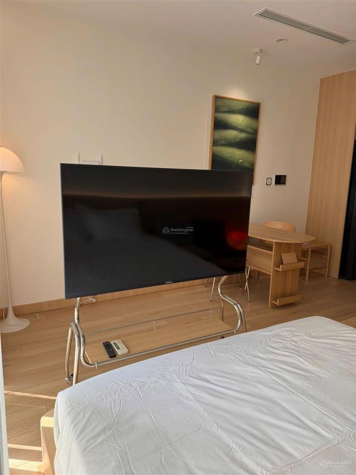 Chính chủ bán căn studio view quảng trường, đủ nội thất đang thanh toán tiến độ