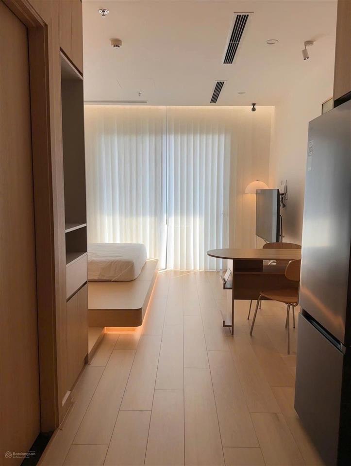 Chính chủ bán căn studio view quảng trường, đủ nội thất đang thanh toán tiến độ