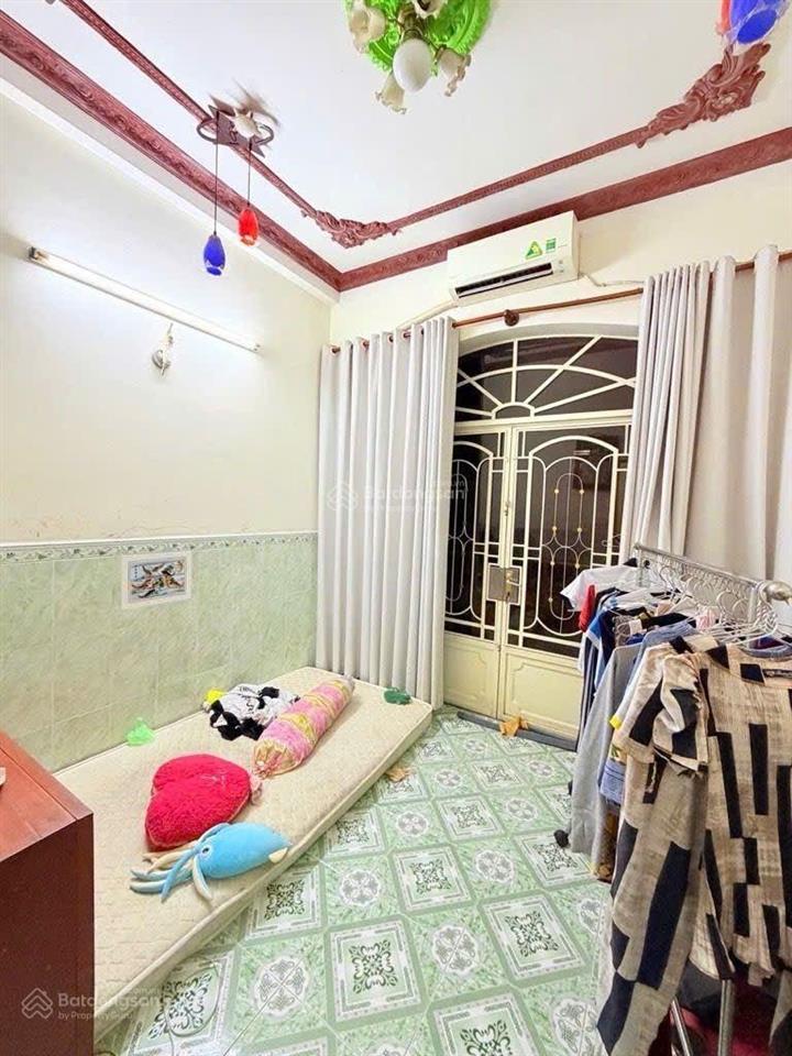 Q11  hxh giáp q10 ngay 3/2  lê đại hành  3 tầng  3pn  sổ vuông đẹp  chủ lâu năm  chỉ 6.x tỷ