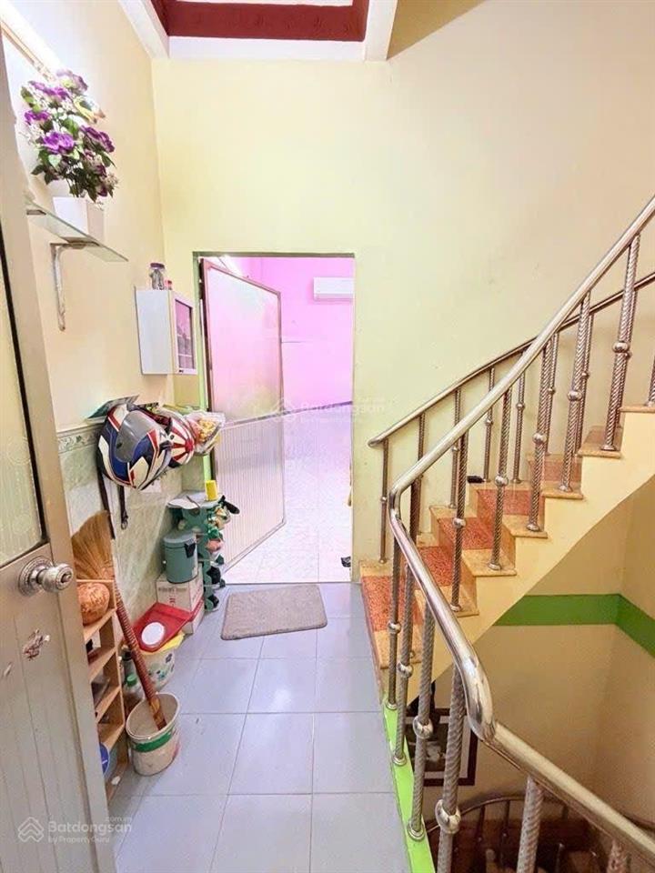 Q11  hxh giáp q10 ngay 3/2  lê đại hành  3 tầng  3pn  sổ vuông đẹp  chủ lâu năm  chỉ 6.x tỷ