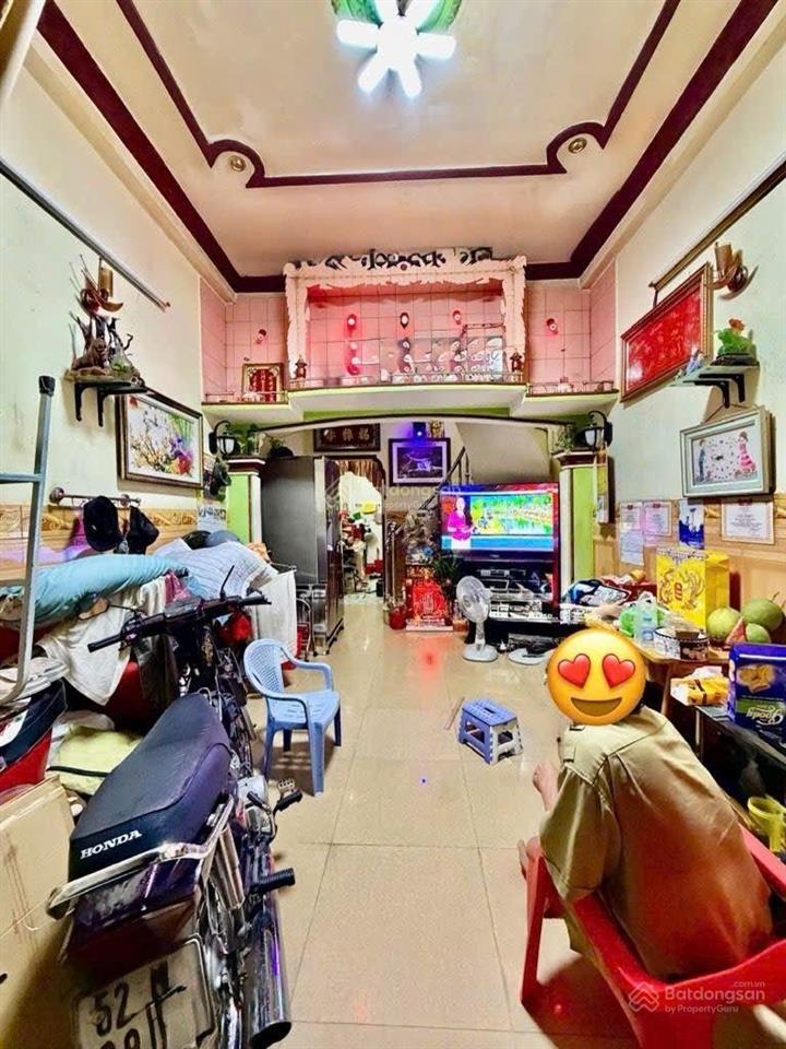 Q11  hxh giáp q10 ngay 3/2  lê đại hành  3 tầng  3pn  sổ vuông đẹp  chủ lâu năm  chỉ 6.x tỷ