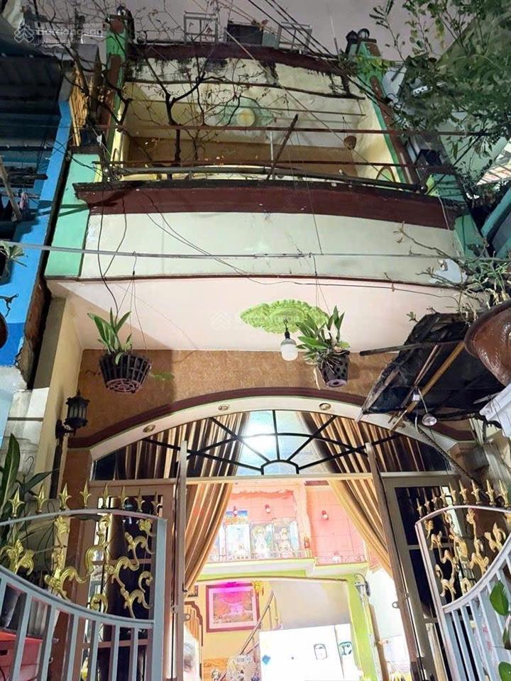 Q11  hxh giáp q10 ngay 3/2  lê đại hành  3 tầng  3pn  sổ vuông đẹp  chủ lâu năm  chỉ 6.x tỷ