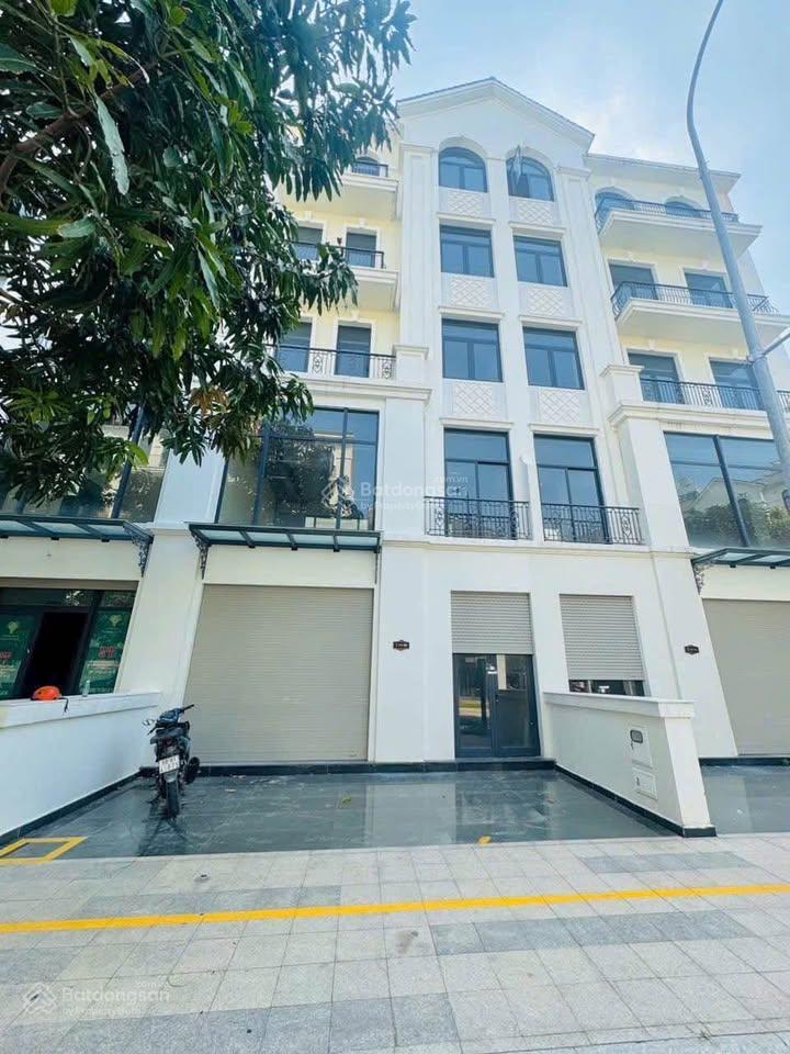 Gấp, cần bán nhanh nhà phố t14  manhattan giá tốt  0935 448 ***