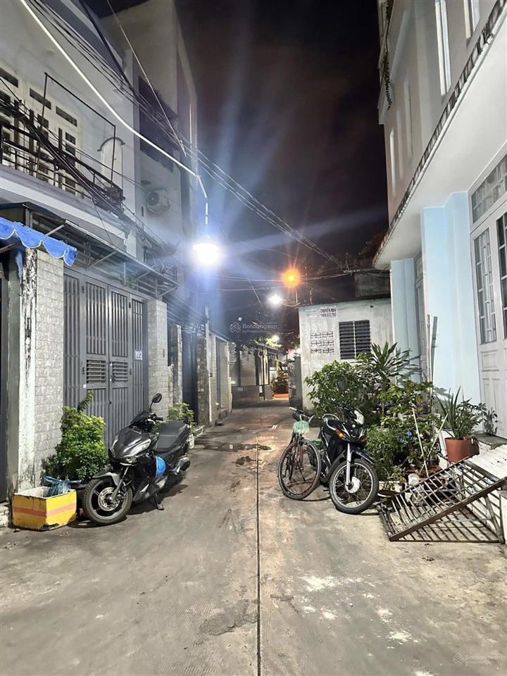 Bán gấp nhà mới 2 tầng 40m2 đường tân sơn nhì q.tân phú, chỉ nhỉnh 4tỷ , giá tốt khu vực