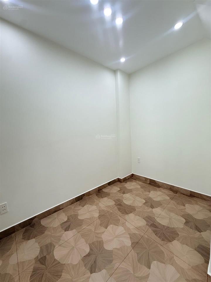 Bán nhà  3 tầng sát hẻm oto  ngay  aeon quận tân phú ko lộ giới  30m2  full nội thất chỉ 4