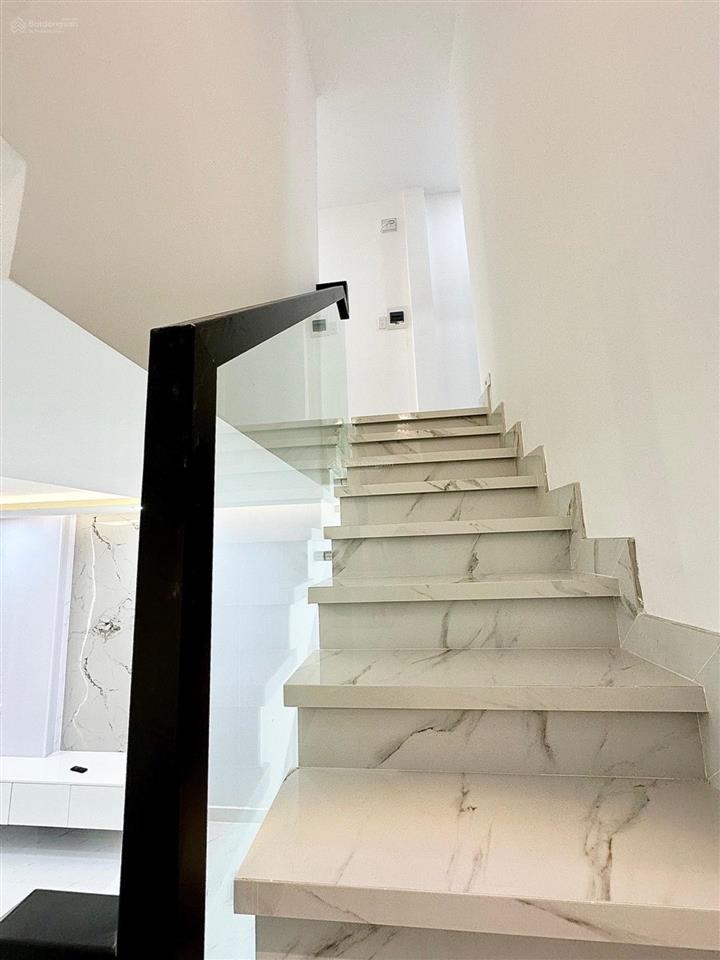 Gấp bán giảm 200tr, chỉ còn 6,3 tỷ nhà 61m2, 2 tầng hxh, huỳnh thiện lộc, tân phú, tặng nội thất