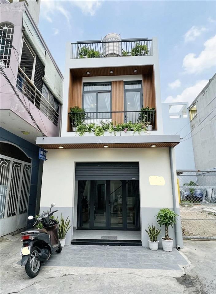 Bán nhà tân phú mặt tiền đô đốc long, đường 8m ngang 4m x 18m 2 tầng giá chỉ 4,9 tỷ còn bớt