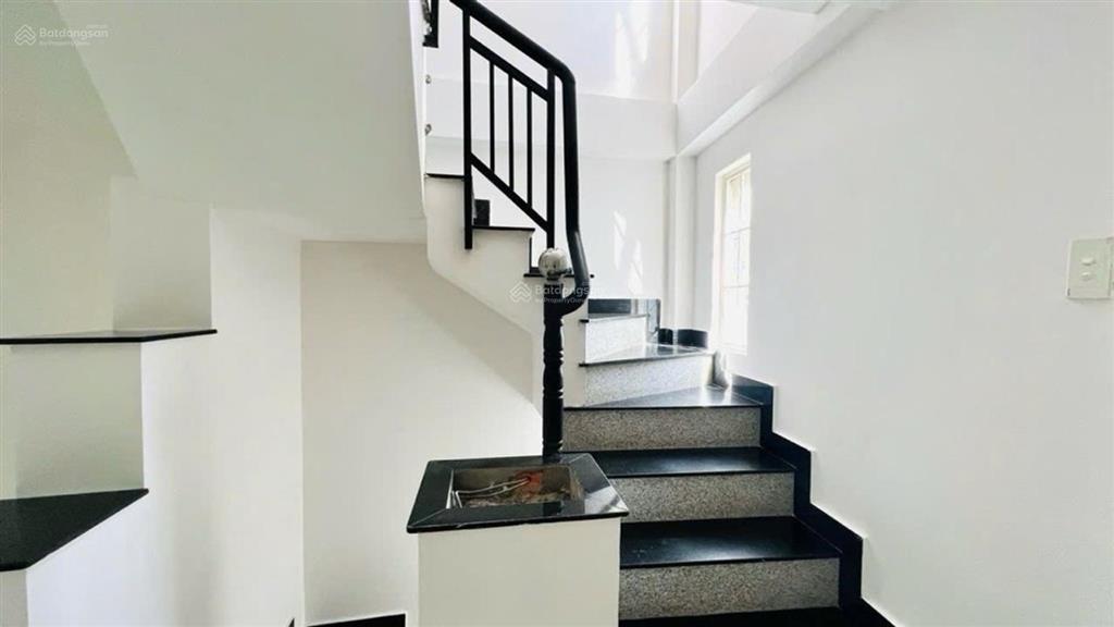 Bán nhà lê trọng tấn tân phú hxh ngang 6m 3 tầng dtsd 95m dòng tiền 10tr/tháng, chỉ 5tỷ còn tl