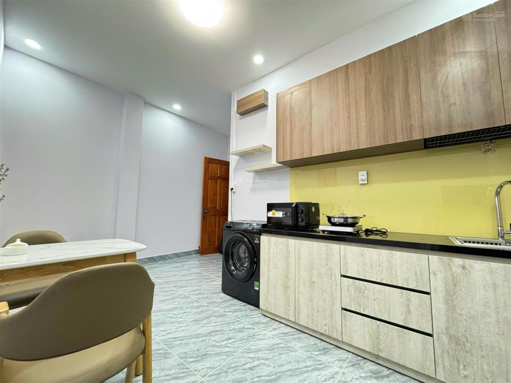 Cho thuê căn 1pn ban công q4 gần đh luật, đh nguyễn tất thành, cầu kênh tẻ, chợ xóm chiếu