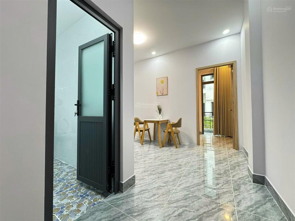 Cho thuê căn 1pn ban công q4 gần đh luật, đh nguyễn tất thành, cầu kênh tẻ, chợ xóm chiếu