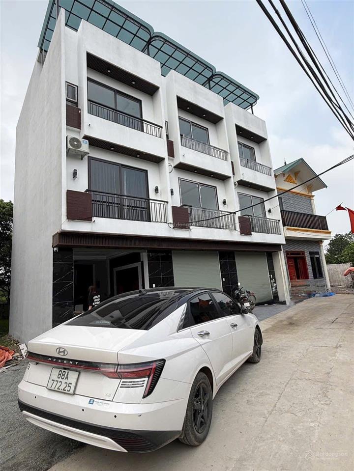 Nhà 4tx42m2 đường ôtô đỗ cửa, thoáng trước sau, 1km ubnd đông la giá 4,29 tỷ  0906 045 ***
