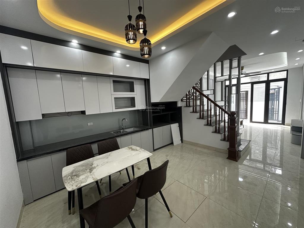 Nhà 4tx42m2 đường ôtô đỗ cửa, thoáng trước sau, 1km ubnd đông la giá 4,29 tỷ  0906 045 ***
