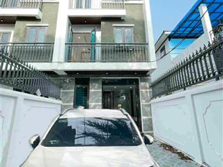 Nhà 4t 50m2 sân ô tô trước nhà,500m đhtd thể thao ngay cổng phượng đồng phụng châu chỉ 3,3 tỷ