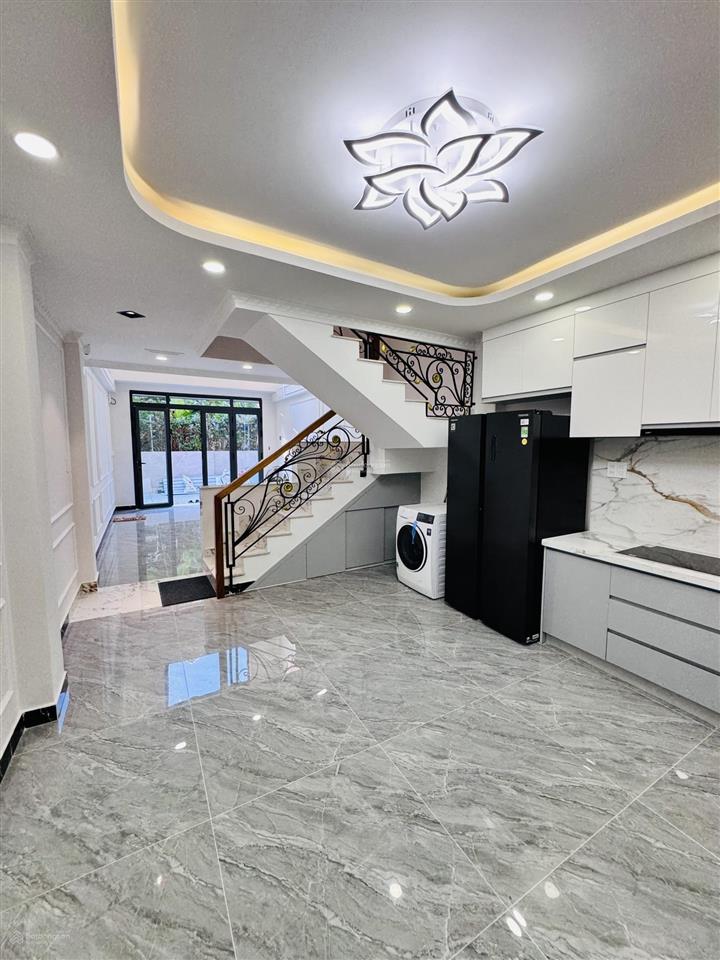 Phú nhuận  xây mới  oto vào nhà  50m2  5 tầng  5 phòng  6vs  sát mặt tiền  11.9 tỷ