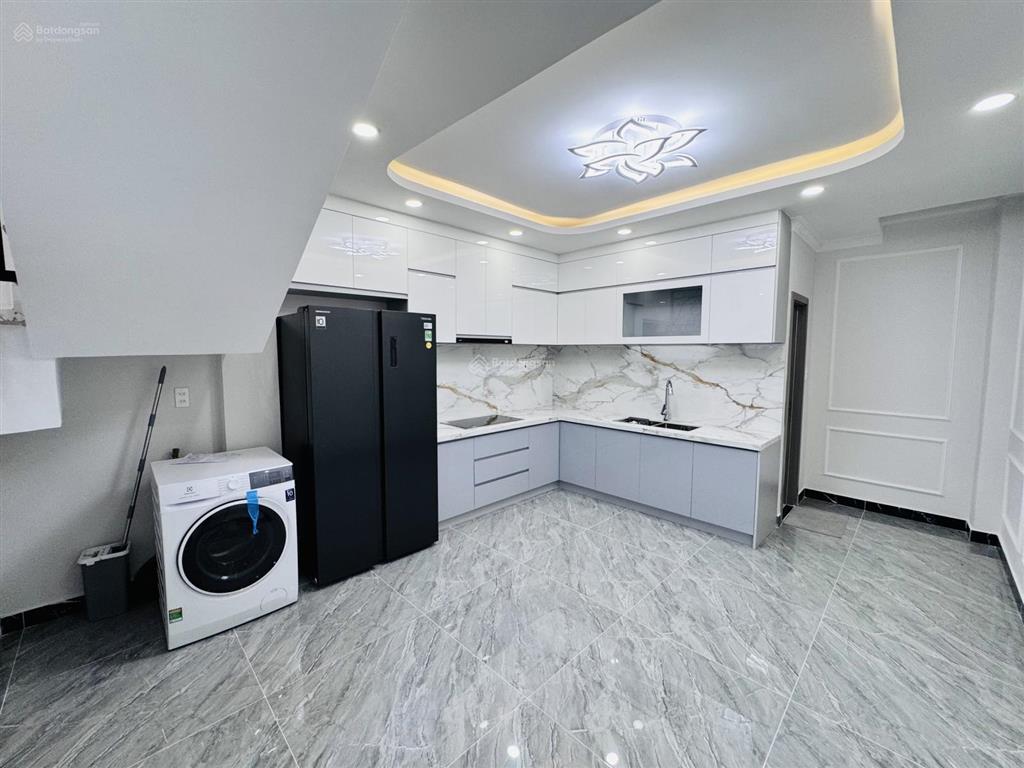 Phú nhuận  xây mới  oto vào nhà  50m2  5 tầng  5 phòng  6vs  sát mặt tiền  11.9 tỷ