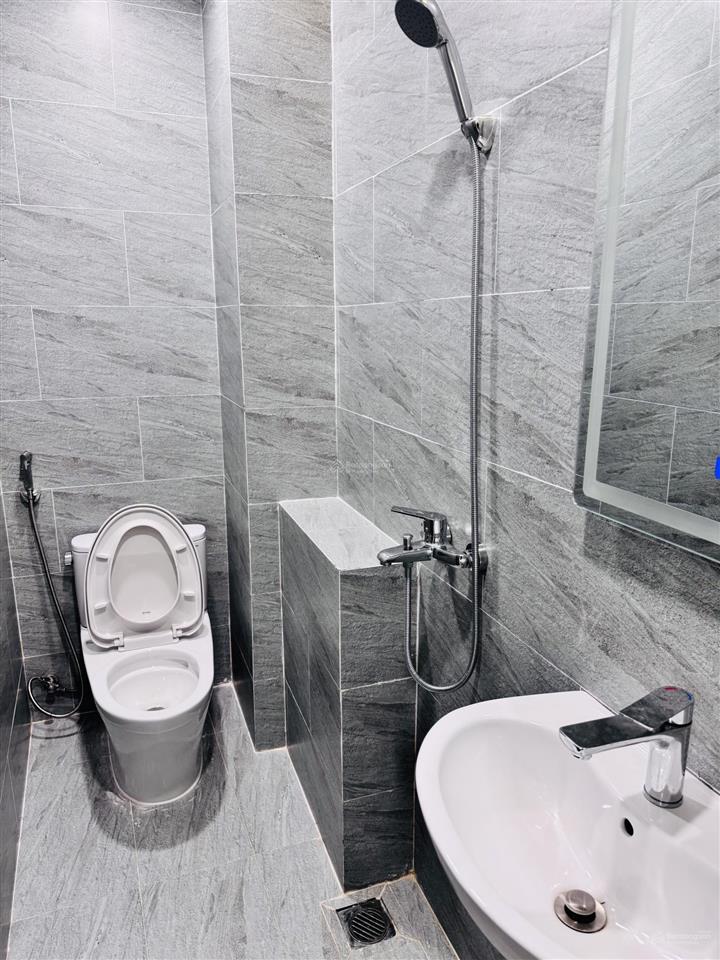 Phú nhuận  xây mới  oto vào nhà  50m2  5 tầng  5 phòng  6vs  sát mặt tiền  11.9 tỷ