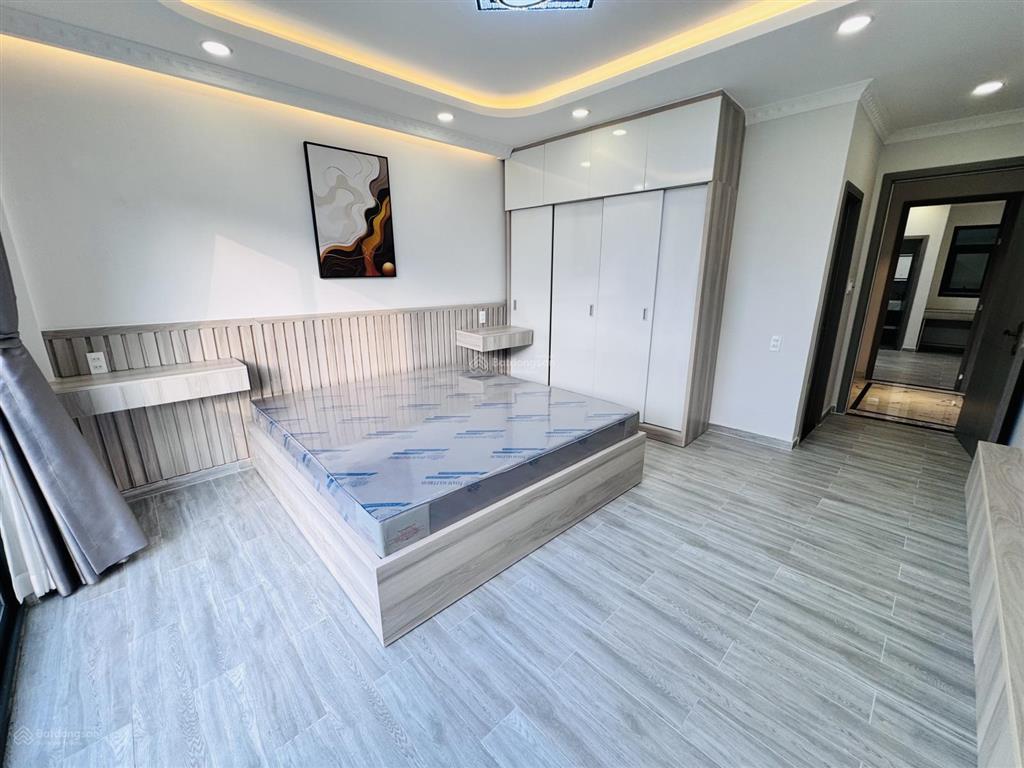 Phú nhuận  xây mới  oto vào nhà  50m2  5 tầng  5 phòng  6vs  sát mặt tiền  11.9 tỷ