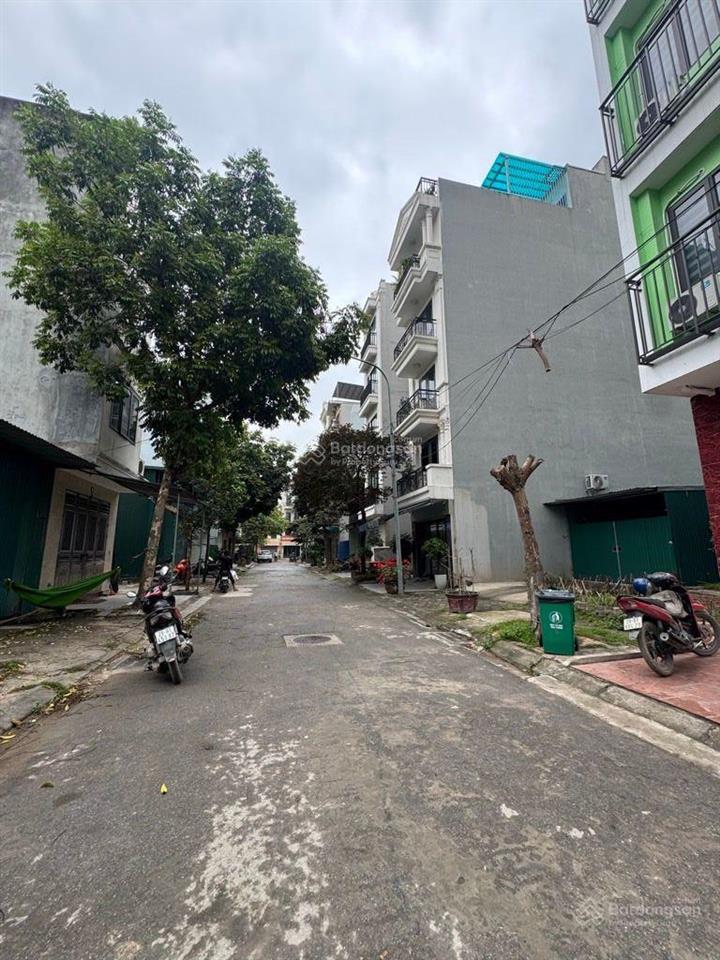 Bán đất dịch vụ dương nội 50m2, mặt tiền 5m giá 10.x tỷ. chủ ngộp bank cần bán gấp