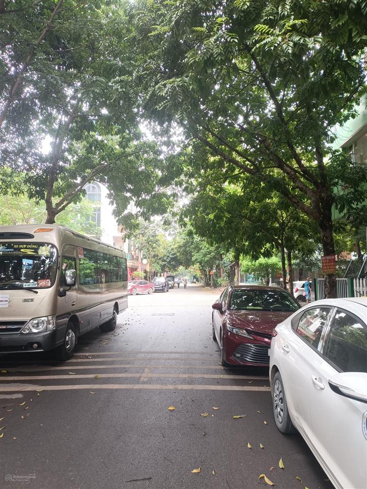 Bán đất dịch vụ dương nội 50m2, mặt tiền 5m giá 10.x tỷ. chủ ngộp bank cần bán gấp