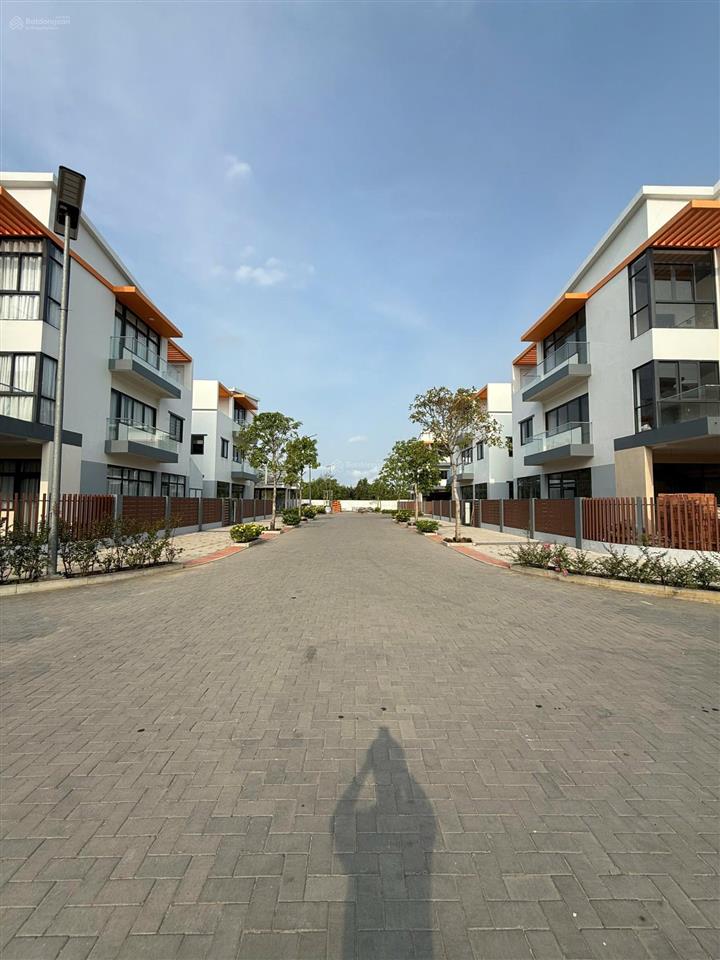 Cho thuê np tại elite life, 15 triệu/th, 211m2, 3pn, 4wc, mặt tiền 13m