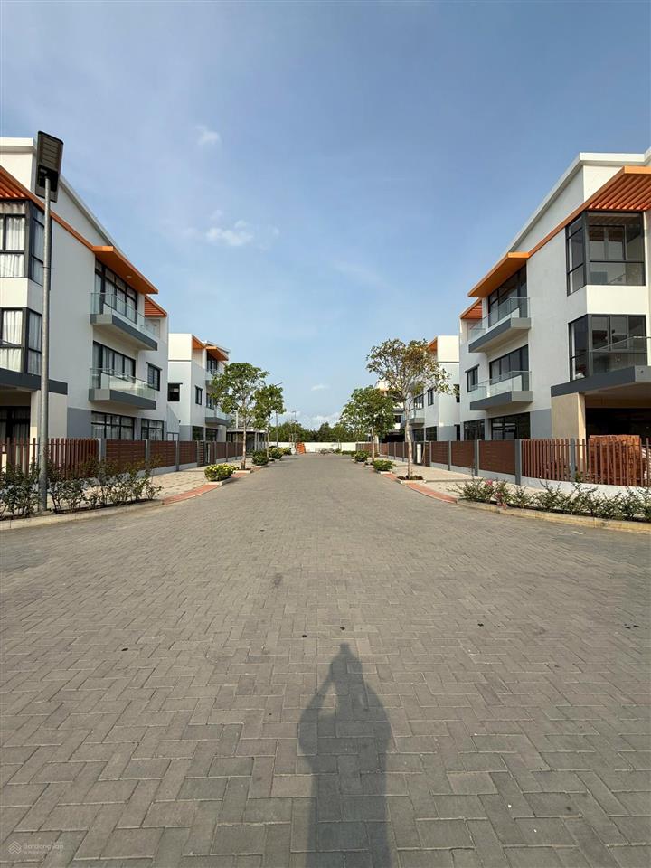 Cho thuê np tại elite life, 15 triệu/th, 211m2, 3pn, 4wc, mặt tiền 13m